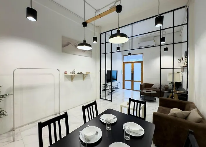 Villa 200m To Chinatown Yaowarat Entire 3-floor 5 Bedrooms Characteristic Old Neighborhood Great For Groups