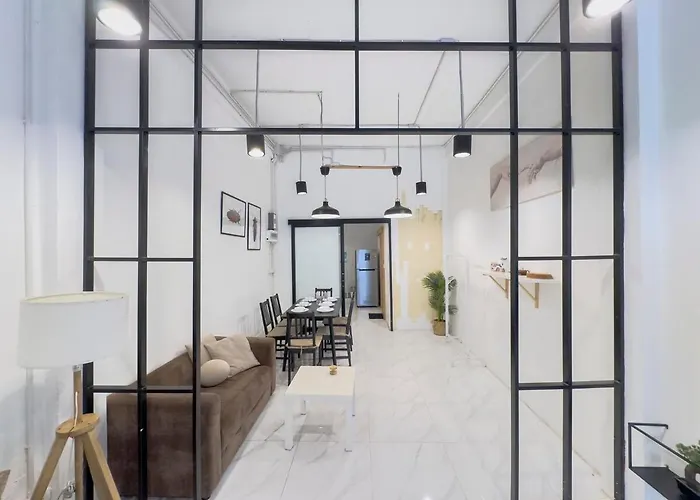 200m To Chinatown Yaowarat Entire 3-floor 5 Bedrooms Characteristic Old Neighborhood Great For Groups Villa *