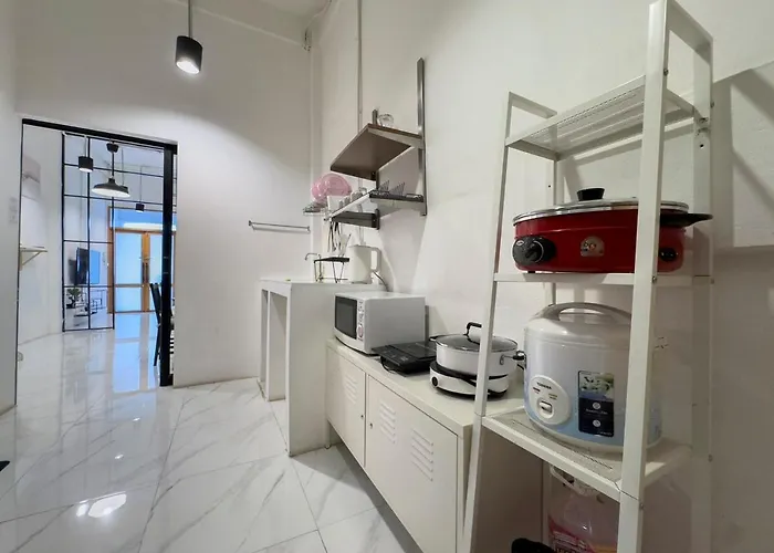 Villa 200m To Chinatown Yaowarat Entire 3-floor 5 Bedrooms Characteristic Old Neighborhood Great For Groups Bangkok