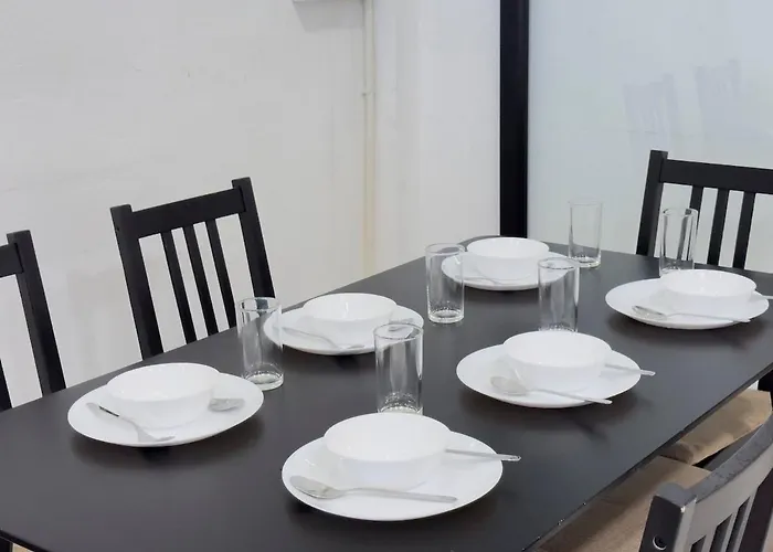 200m To Chinatown Yaowarat Entire 3-floor 5 Bedrooms Characteristic Old Neighborhood Great For Groups Villa