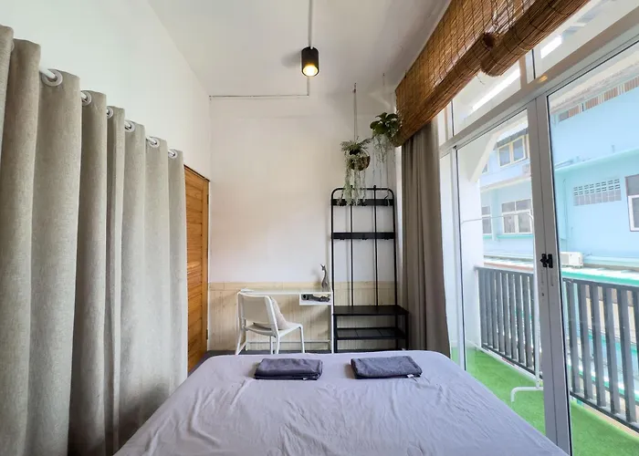 200m To Chinatown Yaowarat Entire 3-floor 5 Bedrooms Characteristic Old Neighborhood Great For Groups Bangkok