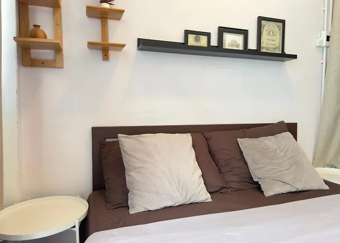 200m To Chinatown Yaowarat Entire 3-floor 5 Bedrooms Characteristic Old Neighborhood Great For Groups Villa