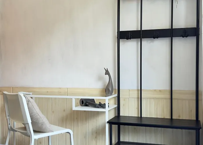 200m To Chinatown Yaowarat Entire 3-floor 5 Bedrooms Characteristic Old Neighborhood Great For Groups *