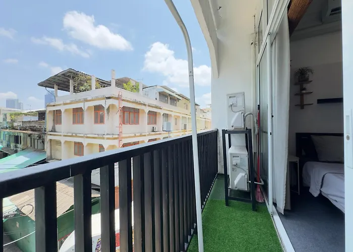 Villa 200m To Chinatown Yaowarat Entire 3-floor 5 Bedrooms Characteristic Old Neighborhood Great For Groups