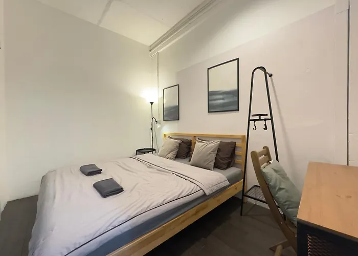 200m To Chinatown Yaowarat Entire 3-floor 5 Bedrooms Characteristic Old Neighborhood Great For Groups Villa