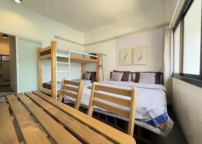 Villa 200m To Chinatown Yaowarat Entire 3-floor 5 Bedrooms Characteristic Old Neighborhood Great For Groups