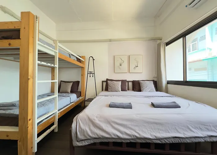 200m To Chinatown Yaowarat Entire 3-floor 5 Bedrooms Characteristic Old Neighborhood Great For Groups Bangkok