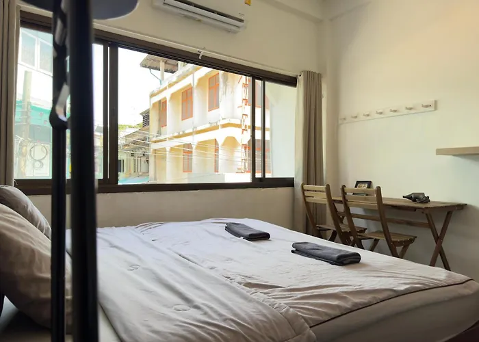 200m To Chinatown Yaowarat Entire 3-floor 5 Bedrooms Characteristic Old Neighborhood Great For Groups Bangkok