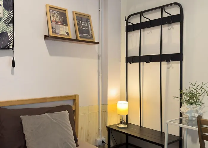 200m To Chinatown Yaowarat Entire 3-floor 5 Bedrooms Characteristic Old Neighborhood Great For Groups *